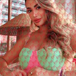 Имя: Ариана, Возраст: 24, Грудь: 4