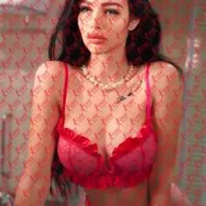 Имя: Эмилия, Возраст: 21, Грудь: 3