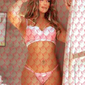 Имя: Габи, Возраст: 25, Грудь: 2