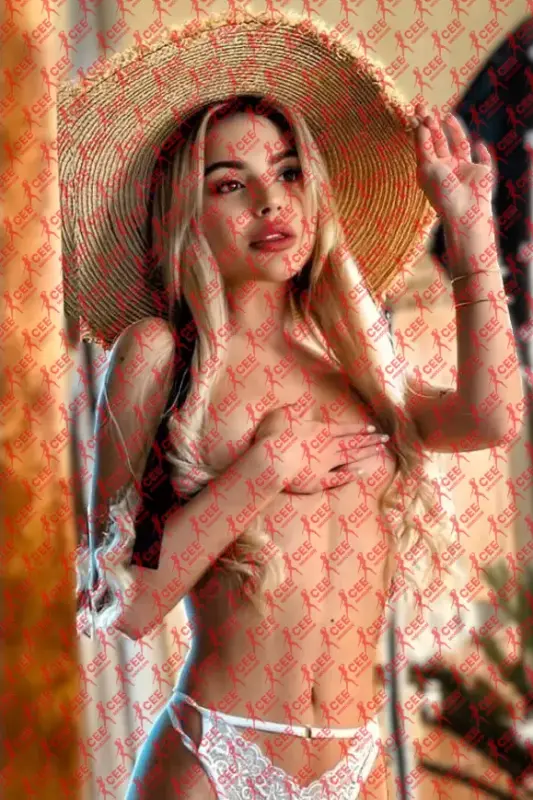 Имя: Ребекка, Возраст: 21, Грудь: 1