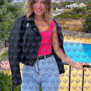 Имя: Аделия, Возраст: 21, Грудь: 2