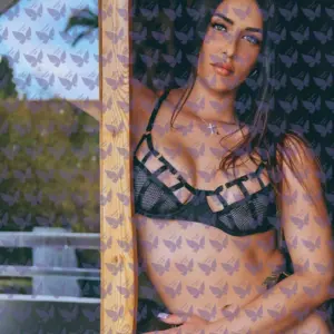 Имя: Адриана, Возраст: 26, Грудь: 2