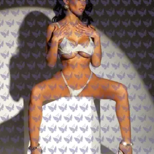 Имя: Адриана, Возраст: 25, Грудь: 4