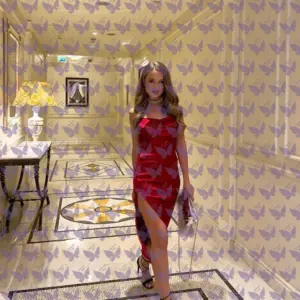 Имя: Айрис, Возраст: 24, Грудь: 1