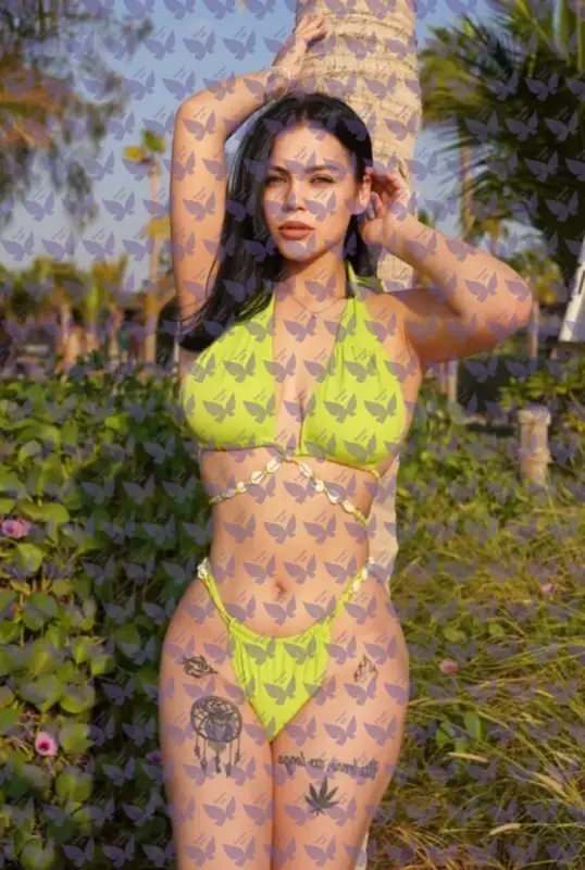 Имя: Алекса, Возраст: 21, Грудь: 4