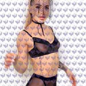 Имя: Алиса, Возраст: 25, Грудь: 1