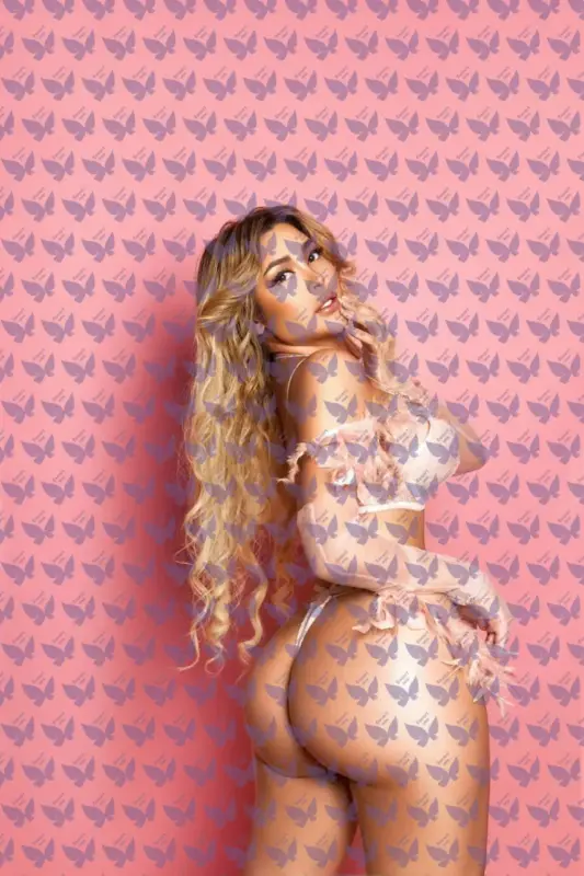 Имя: Аника, Возраст: 25, Грудь: 4