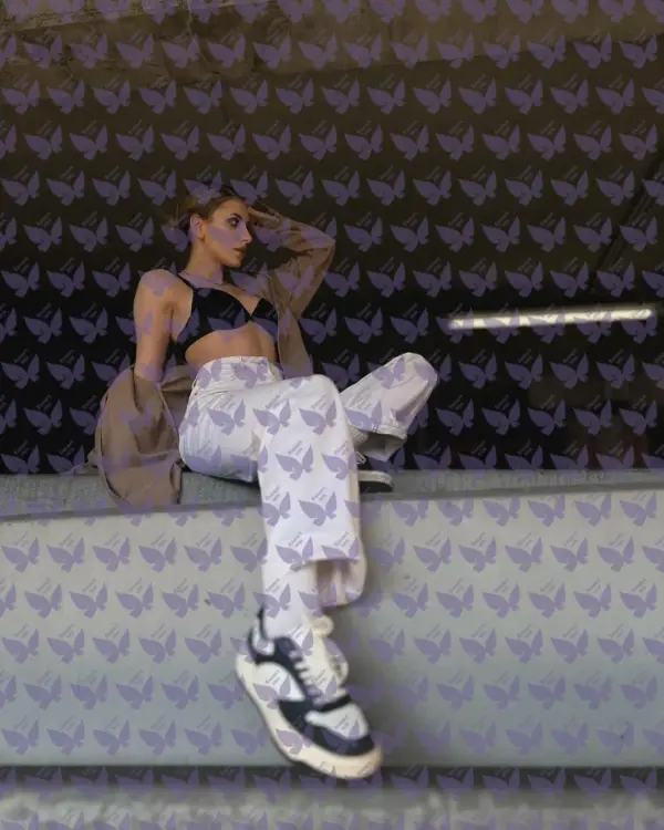 Имя: Арабелла, Возраст: 24, Грудь: 2