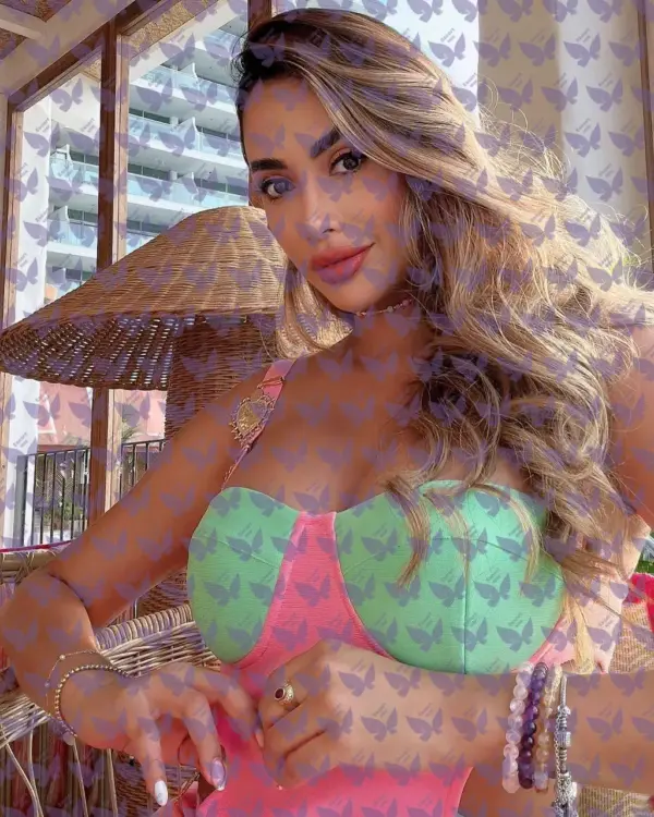 Имя: Ариана, Возраст: 24, Грудь: 4