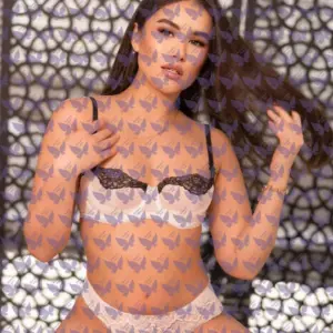 Имя: Ариэлла, Возраст: 22, Грудь: 2