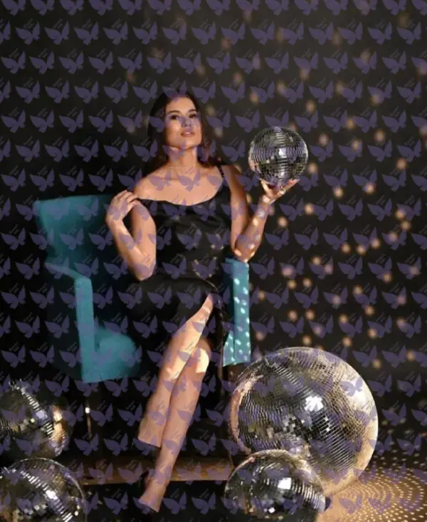 Имя: Ариэлла, Возраст: 22, Грудь: 2