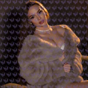 Имя: Аврора, Возраст: 23, Грудь: 2