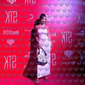 Имя: Avrora, Возраст: 26, Грудь: 3