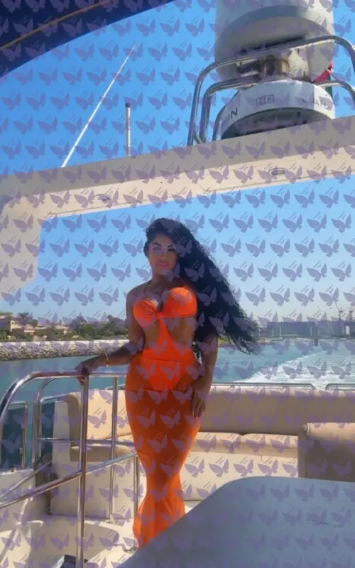 Имя: Ayarla, Возраст: 24, Грудь: 3