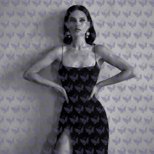 Имя: Белль, Возраст: 23, Грудь: 1