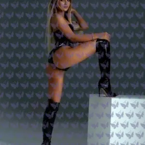 Имя: Бринн, Возраст: 23, Грудь: 1