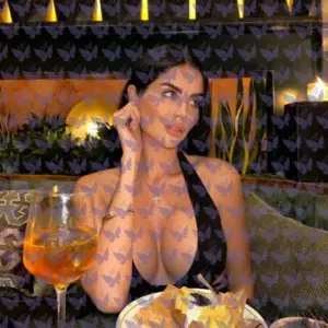 Имя: Бриони, Возраст: 25, Грудь: 3