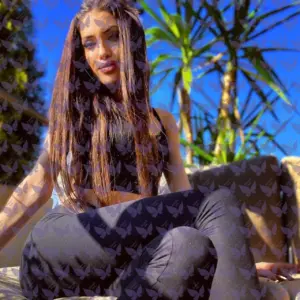 Имя: Чарли, Возраст: 22, Грудь: 1