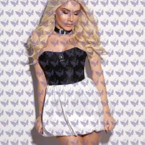 Имя: Дафна, Возраст: 27, Грудь: 2