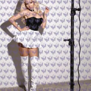 Имя: Дафна, Возраст: 27, Грудь: 2