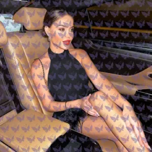 Имя: Дафна, Возраст: 27, Грудь: 2