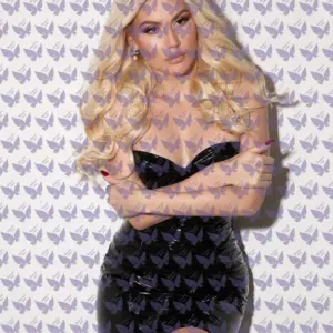 Имя: Дафна, Возраст: 27, Грудь: 2