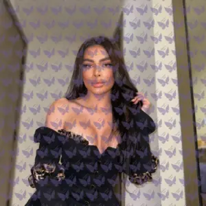 Имя: Даяна, Возраст: 26, Грудь: 1