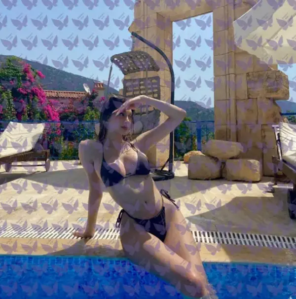 Имя: Давина, Возраст: 22, Грудь: 2