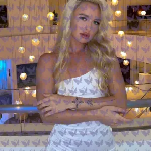 Имя: Дейзи, Возраст: 25, Грудь: 1