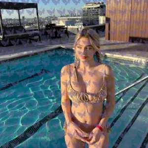 Имя: Дельфина, Возраст: 18, Грудь: 2