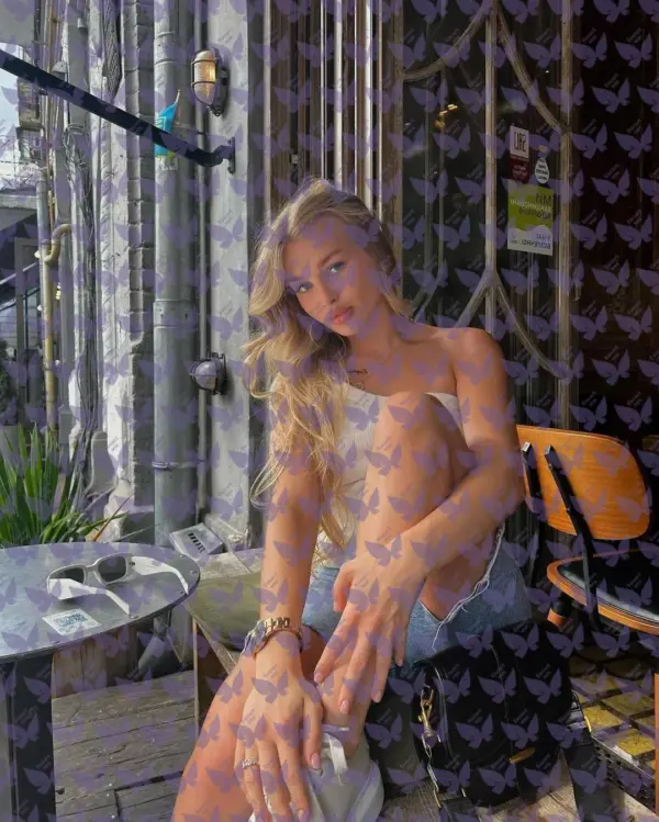 Имя: Джорджия, Возраст: 23, Грудь: 2