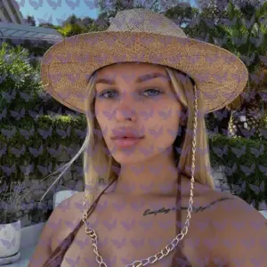 Имя: Джорджия, Возраст: 23, Грудь: 2