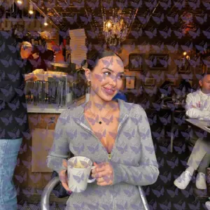 Имя: Джульетта, Возраст: 24, Грудь: 4