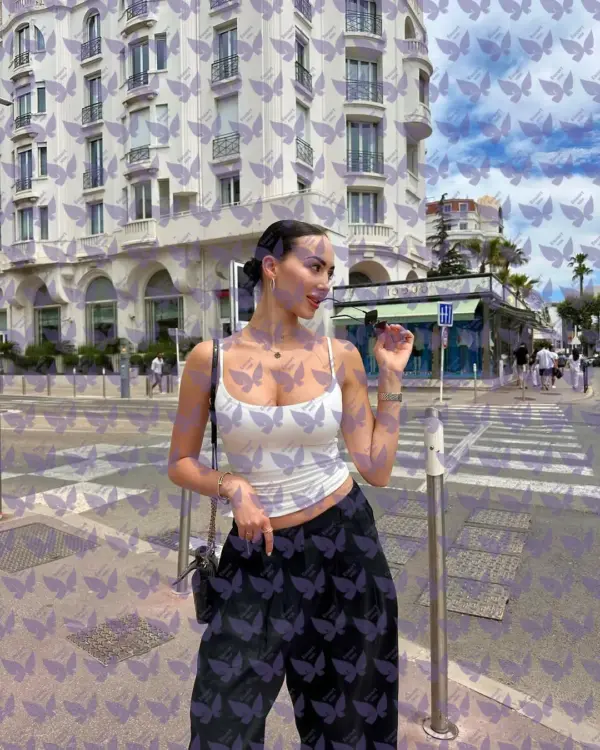 Имя: Джульетта, Возраст: 24, Грудь: 4