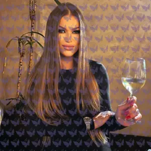 Имя: Эделин, Возраст: 21, Грудь: 3