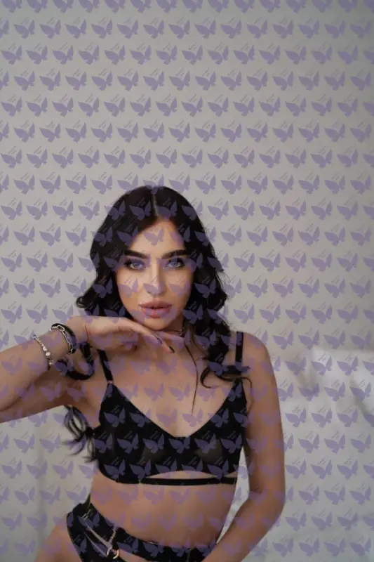 Имя: Эйра, Возраст: 25, Грудь: 1