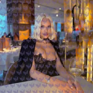 Имя: Элеонора, Возраст: 25, Грудь: 3