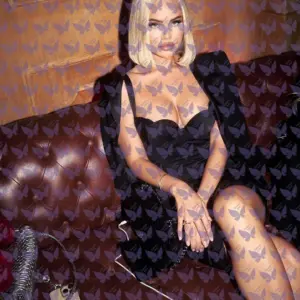 Имя: Элеонора, Возраст: 25, Грудь: 3