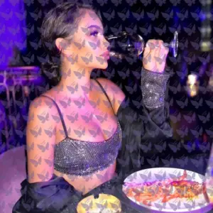 Имя: Эли, Возраст: 23, Грудь: 2