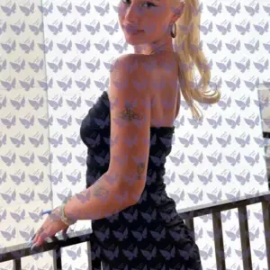 Имя: Элина, Возраст: 20, Грудь: 2