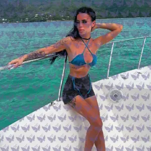 Имя: Элли, Возраст: 22, Грудь: 2