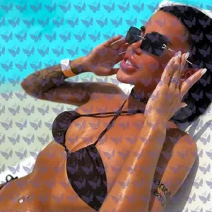 Имя: Элли, Возраст: 21, Грудь: 2