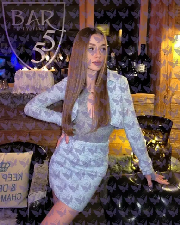 Имя: Эмили, Возраст: 22, Грудь: 1