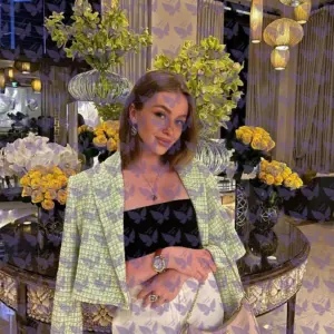 Имя: Эмили, Возраст: 22, Грудь: 1