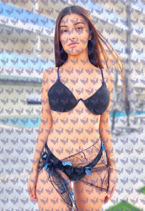 Имя: Эмилия, Возраст: 18, Грудь: 3