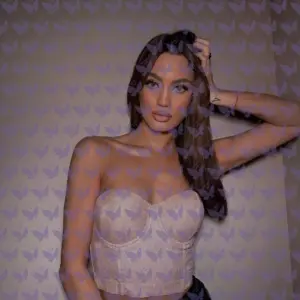 Имя: Эмилия, Возраст: 22, Грудь: 2