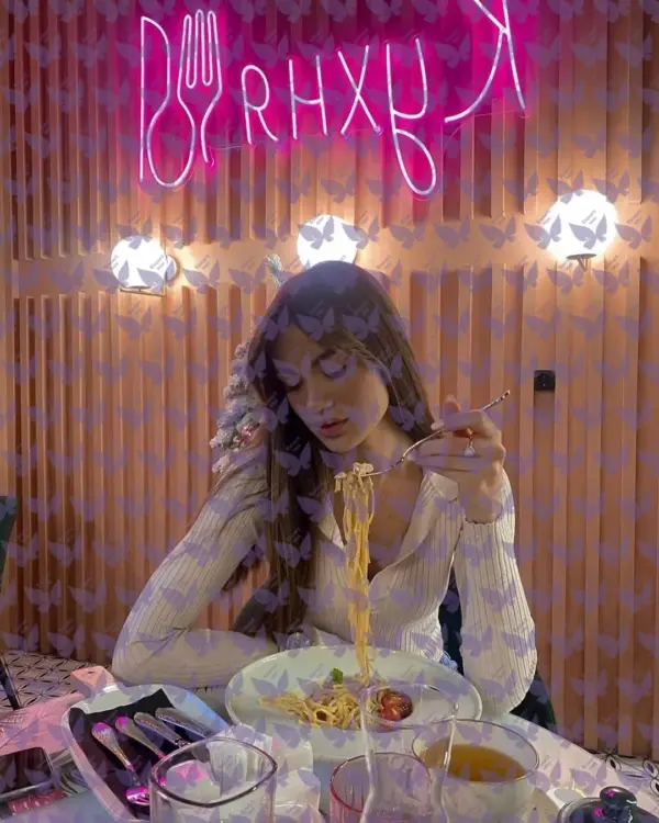 Имя: Эмилия, Возраст: 22, Грудь: 2