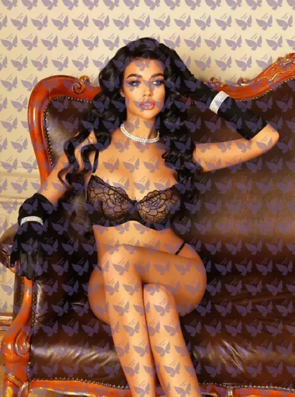 Имя: Эмилия, Возраст: 23, Грудь: 3