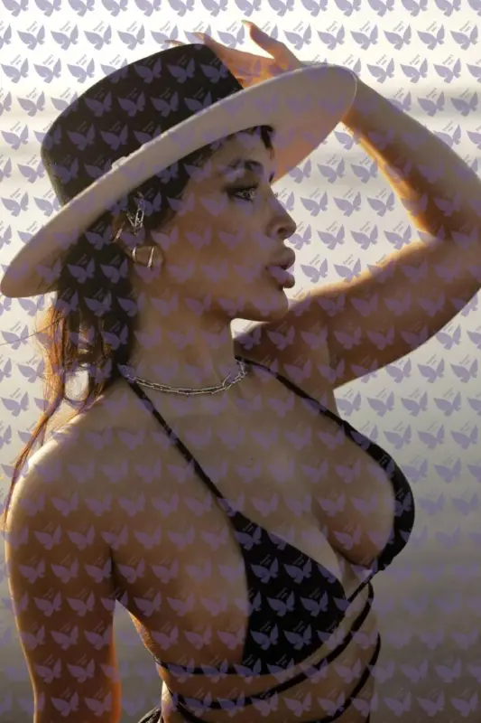 Имя: Эмми, Возраст: 25, Грудь: 3