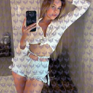 Имя: Энджи, Возраст: 21, Грудь: 2